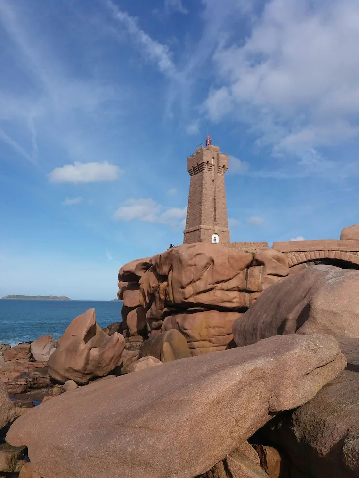 Phare Mean Ruz et rochers de granit rose — excursion privée Ploumanac'h Côte de Granit Rose