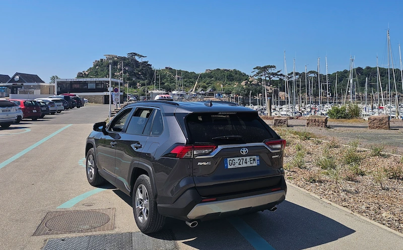 Romain's Toyota RAV4 at Trébeurden harbour, ready for a custom tour