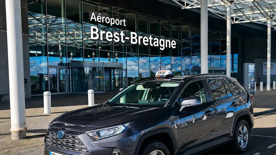 Romain's Toyota RAV4 taxi to Brest Airport — private transfer from the Pink Granite Coast, fixed fare €215